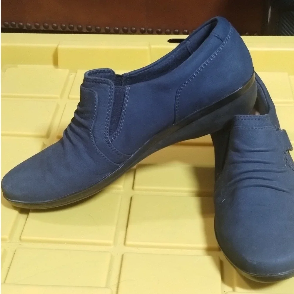 Clarks Collection Navy Blue Suede Ruched Cushion Soft Slip On Wedge Loafers 8.5W